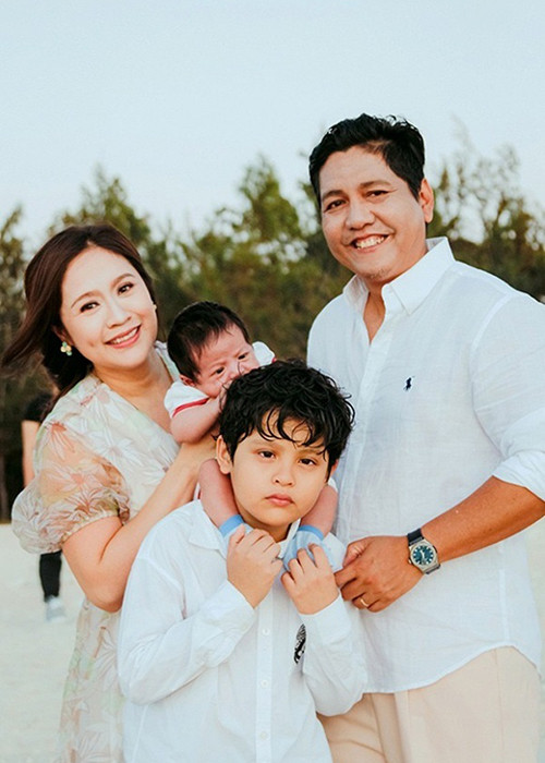 Vợ chồng Thanh Thúy- Đức Thịnh vui vẻ tận hưởng chuyến du lịch Phú Quốc cùng hai con trai.