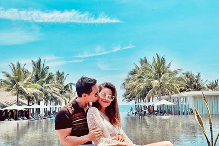 Cặp đôi sao Việt Hồ Ngọc Hà - Kim Lý hâm nóng tình cảm bằng chuyến du lịch Đà Nẵng.