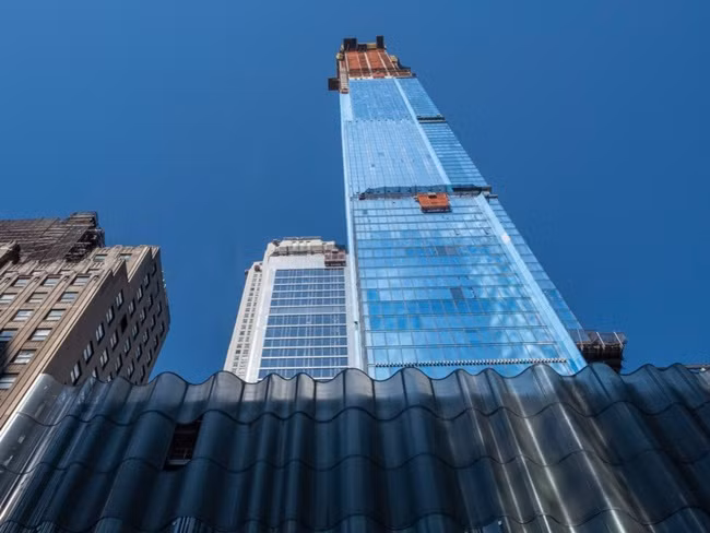 Tháp Central Park vẫn đang xây dựng. Tính đến cuối tháng 3/2019, tòa tháp đã xây đến tầng 95. Hiện, công trình này là tòa tháp chung cư cao nhất thế giới.