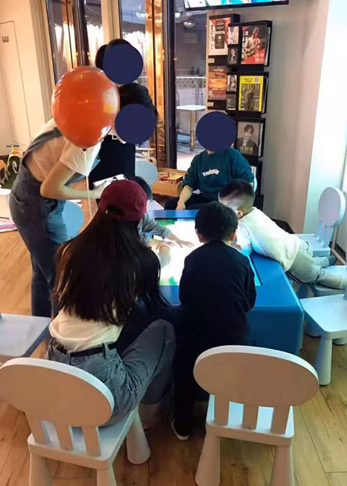 Huỳnh Hiểu Minh không xuất hiện bên vợ và con trai giữa ồn ào.