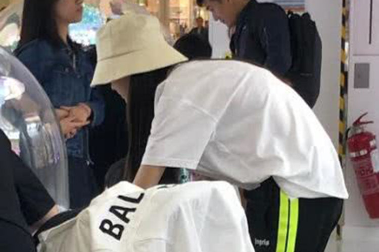 Từ khi bị đồn ly hôn, Huỳnh Hiểu Minh thường không có mặt trong các buổi đi chơi cùng vợ con.