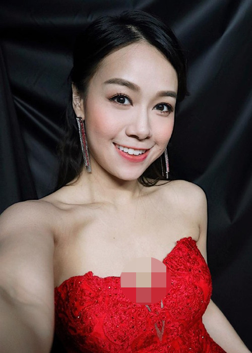 Bạn gái của Mã Quốc Minh theo đuổi phong cách thời trang gợi cảm.