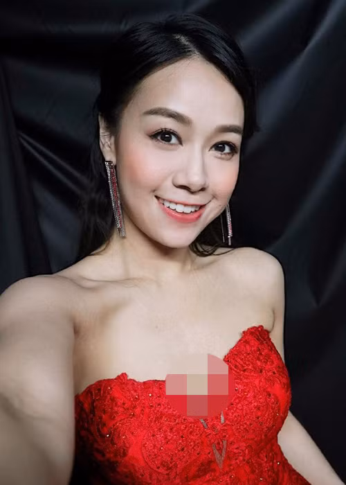 Bạn gái của Mã Quốc Minh theo đuổi phong cách thời trang gợi cảm.