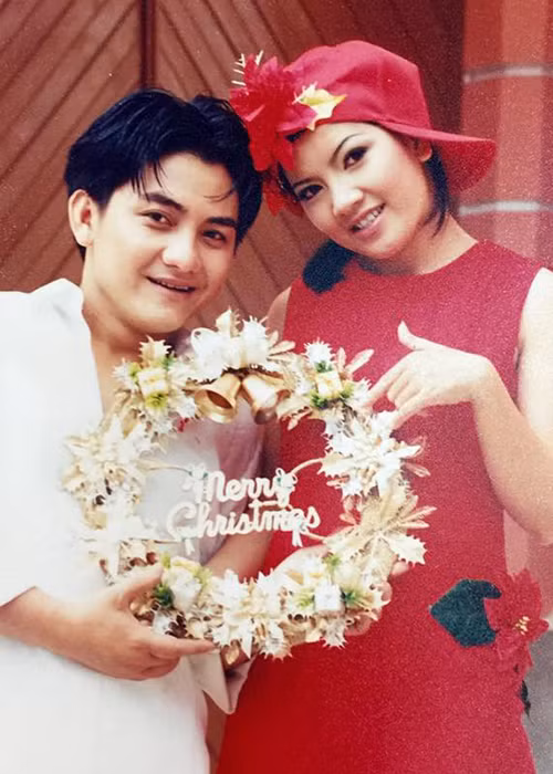 Năm 22 tuổi, Anh Vũ đi học làm diễn viên sân khấu. Nhờ diễn hài đạt, anh lọt vào mắt xanh của nghệ sĩ Việt Anh rồi theo người thầy của mình diễn hài ở tỉnh.