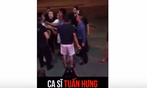 Ro nghi van ca si Tuan Hung xo xat tai quan bar-Hinh-2