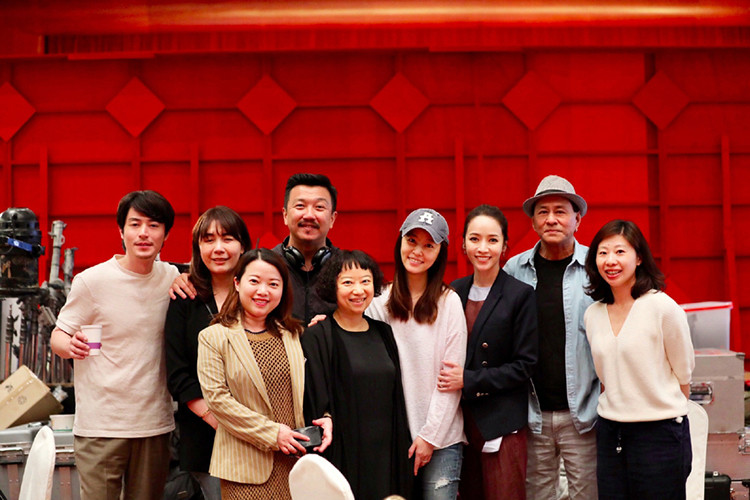 Lâm Tâm Như còn gửi đồ ăn đến đoàn làm phim của chồng.