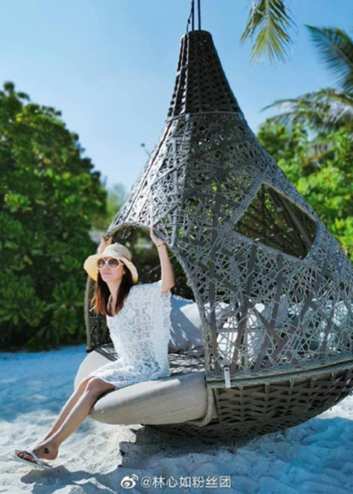 Không ít fan tò mò Lâm Tâm Như có mang theo con gái trong chuyến công tác này hay không.