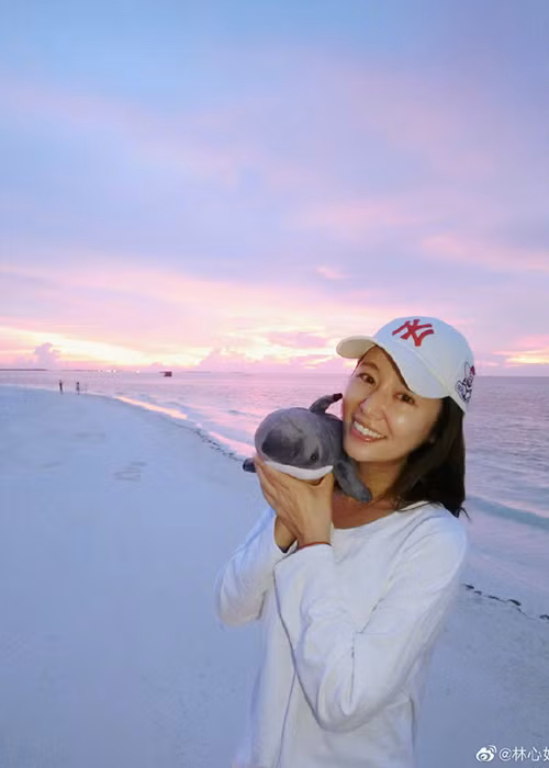 Ở độ tuổi 43, bà xã của Hoắc Kiến Hoa vẫn trẻ trung, xinh đẹp