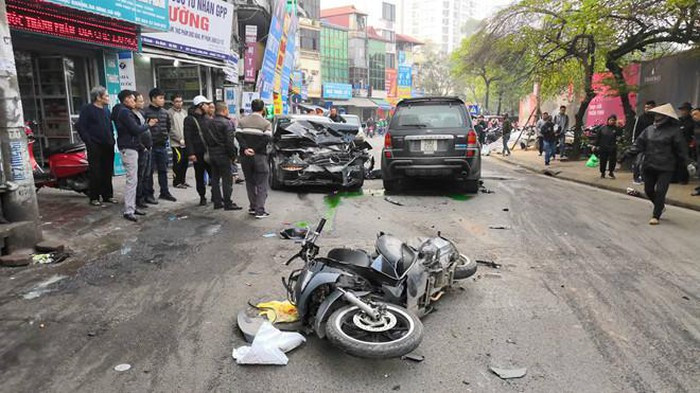 4 thang 5 vu xe dien: Phan no ke cam vo lang vo trach nhiem-Hinh-2