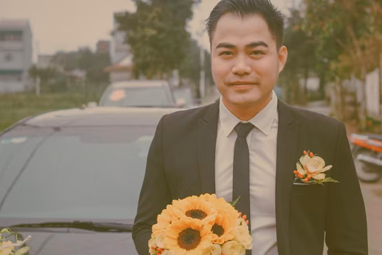 Ngoài đời, Trọng Hùng đã lập gia đình. Hiện tại, vợ chồng anh có một cậu con trai.