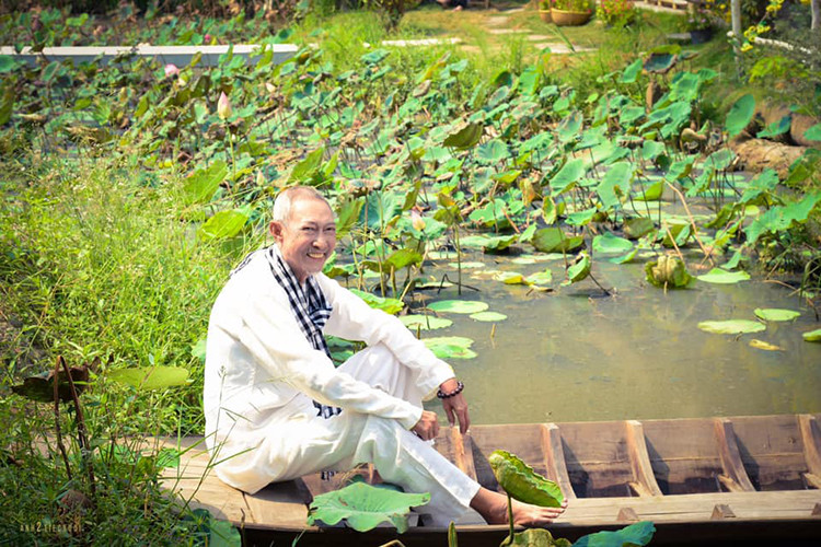 Dù bị ung thư nhưng nghệ sĩ Lê Bình vẫn đi diễn. Tuy nhiên, hiện tại, ông chỉ tập trung trị bệnh.