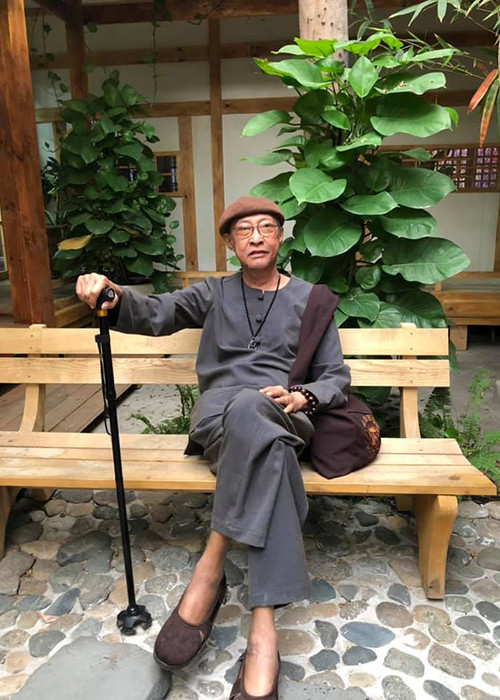 Trước đây, nghệ sĩ Lê Bình điều trị ngoại trú nhưng hiện phải ở hẳn trong bệnh viện.