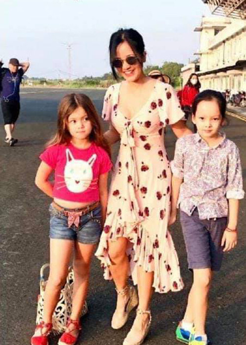 Sau tin chồng cũ tái hôn, Hồng Nhung nhận được sự động viên từ các đồng nghiệp thân thiết.