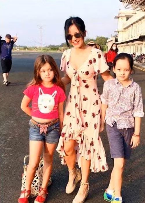 Sau tin chồng cũ tái hôn, Hồng Nhung nhận được sự động viên từ các đồng nghiệp thân thiết.