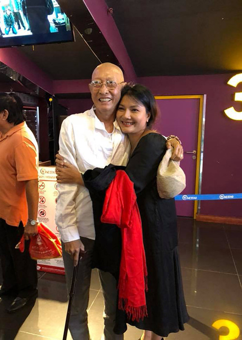 Hinh anh nghe si Le Binh lac quan tu khi mac benh ung thu