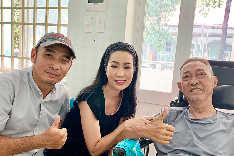 Vì bệnh trở nặng, nghệ sĩ Lê Bình không thể viết tiếp hồi ký của mình. Trước đó, ông mới viết được 2 chương.