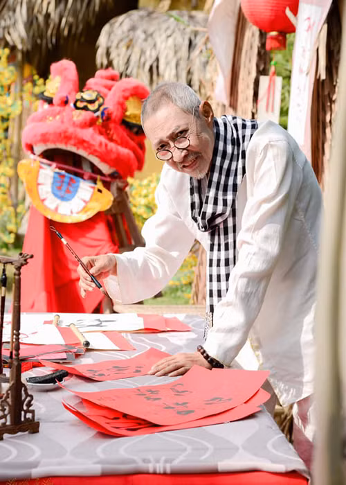 Nghệ sĩ Lê Bình luôn giữ nụ cười trên môi trong hành trình chống chọi bệnh ung thư phổi.