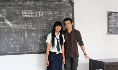 Nu sinh 13 tuoi 'cua' do thay giao, 7 nam sau ve chung mot nha