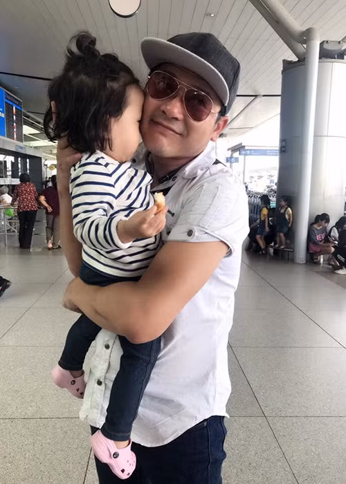 Con gái của Hoàng Anh nay đã lên 2 tuổi, khá xinh xắn.