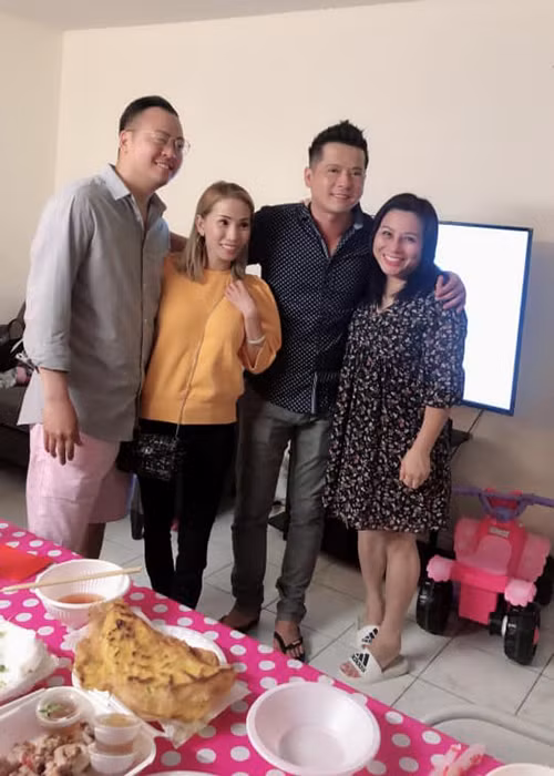 Mới đây, nam diễn viên còn tổ chức sinh nhật cho bà xã.