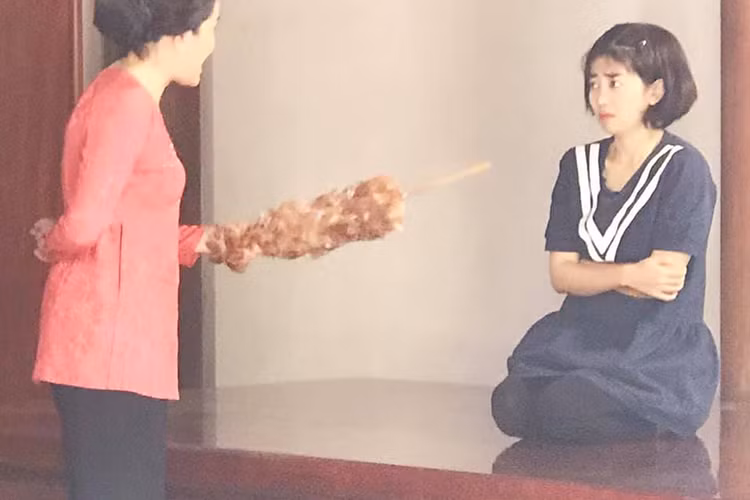 Biết Mai Phương bị bệnh nên các đồng nghiệp ưu tiên cho cô quay trước cũng như ê-kíp thường chuyển ngoại cảnh sang nội cảnh nếu thời tiết không thuận lợi.