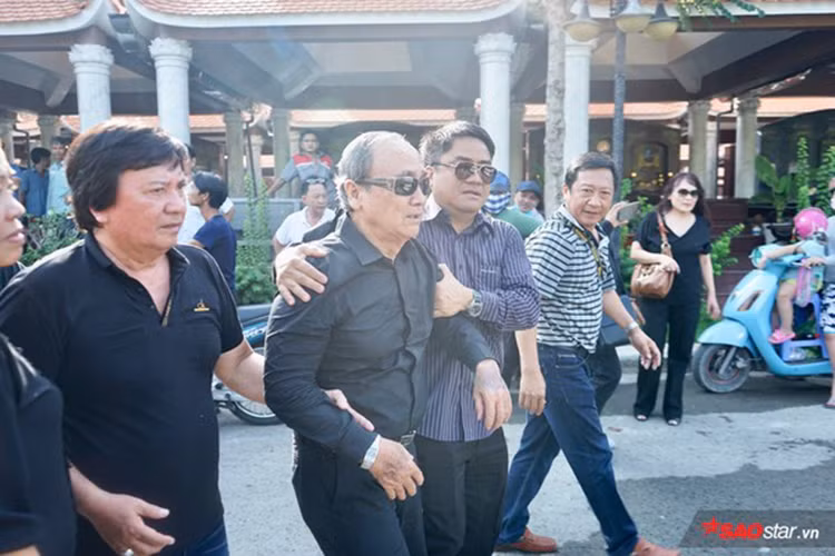 Nghệ sĩ Anh Vũ được an táng tại Nghĩa trang Phúc An Viên, quận 9, TP HCM. Ảnh: Saostar