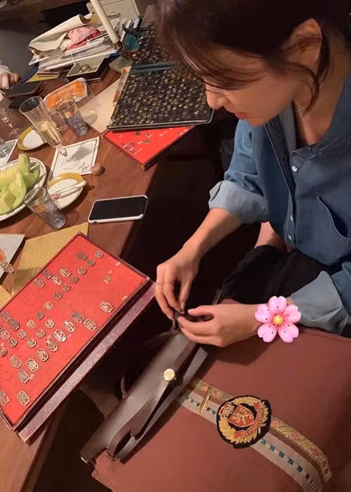 Bên cạnh tin đồn Song Hye Kyo mang thai, không ít ý kiến cho rằng việc mặc áo rộng chỉ đơn giản là thói quen của nàng ngọc nữ màn ảnh xứ Hàn.