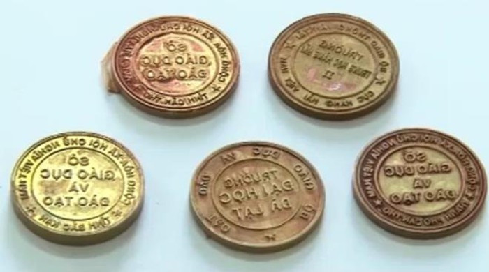 Hai anh em lam gia 1 tan bang, 1.200 con dau truong hoc-Hinh-3