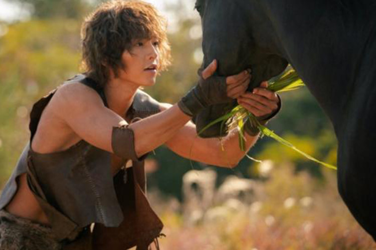 Trong khi Song Hye Kyo liên tục xuất hiện trước công chúng, Song Joong Ki lại lặn mất tăm.