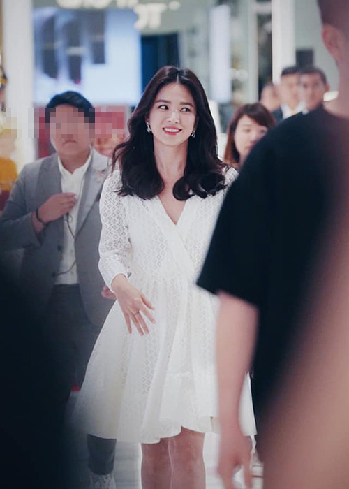 Kiều nữ làng giải trí xứ Hàn sở hữu nhan sắc tường thành nên trong loạt ảnh chụp vội, cô vẫn đẹp bất chấp.