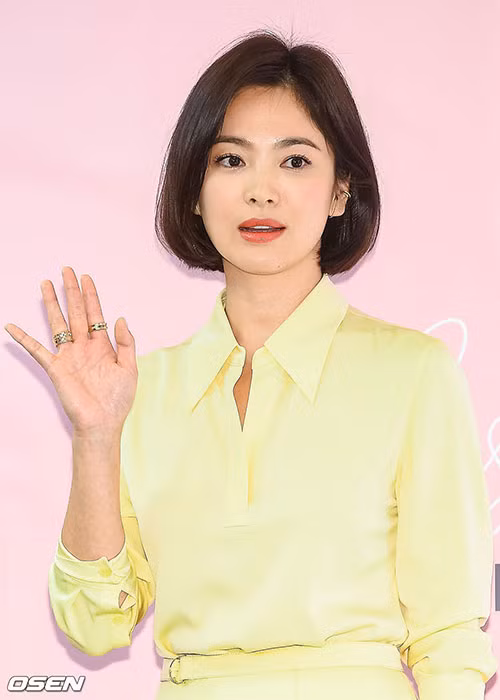 Việc Song Hye Kyo - Song Joong Ki kiên quyết không xuất hiện cùng nhau thực sự khó hiểu. Có người cho rằng cả hai chỉ đang trong thời kỳ chiến tranh lạnh, chứ chưa ly hôn. Ảnh: Osen