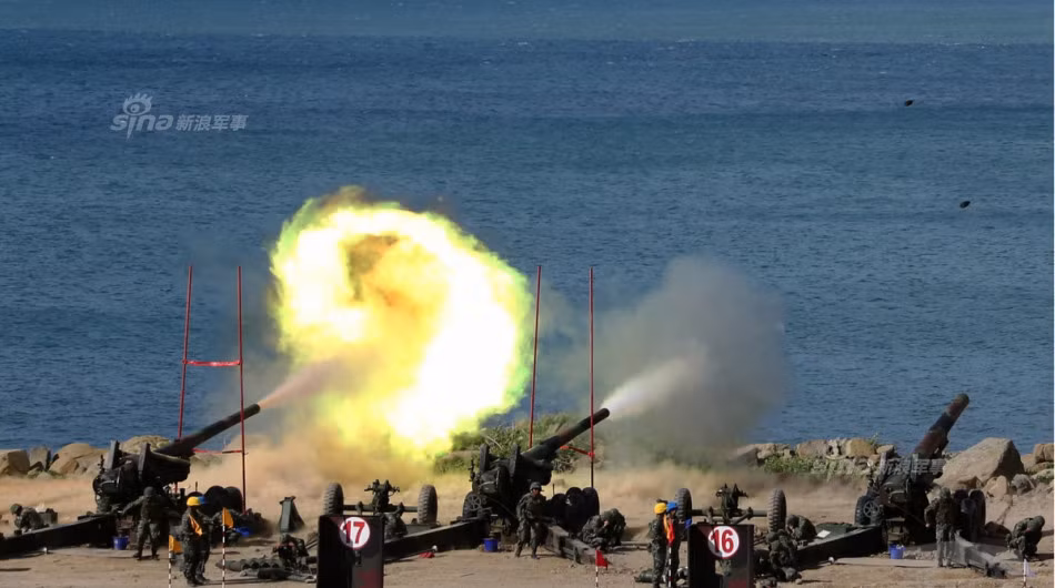 Dù tốc độ bắn pháo 203mm rất chậm do đạn lớn, thiếu hệ thống hỗ trợ nạp đạn tự động mà chủ yếu dùng sức người, nhưng việc bố trí nhiều pháo cùng bắn một lúc vẫn tạo nên sức mạnh tổng hợp ghê gớm. Nguồn ảnh: QQ