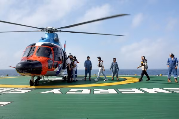 EC155B1 trang bị động cơ Arriel 2C2 với năm cánh quạt với độ rung động cực kỳ thấp, mức độ tiếng ồn dưới 4,6 dB (dưới mức quy định của ICAO). Phù hợp trong vận chuyển hành khách trên biển và dùng cho các chuyến bay chở hành khách VIP. Nguồn ảnh: VNH