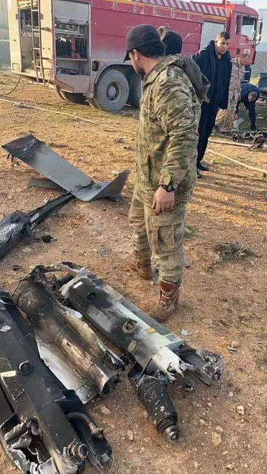 Còn chính quyền Thổ Nhĩ Kỳ tuyên bố công khai ủng hộ Chính phủ Hiệp định Quốc gia (GNA). Thổ Nhĩ Kỳ không chỉ gửi quân đội đến Libya, mà còn viện trợ ít nhất 20 UAV TB2 do Thổ Nhĩ Kỳ sản xuất cho GNA và nhiều vũ khí hiện đại khác.