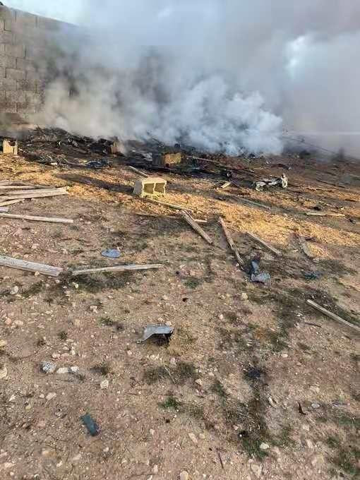 Khẩu pháo laser này được cung cấp bởi nguồn điện, do một động cơ diesel có công suất 220 hp được lắp đặt trên xe bọc thép Cobra; khẩu pháo laser có thể xoay 180° sang trái và phải theo chiều ngang và từ -30° đến 95° theo chiều dọc.