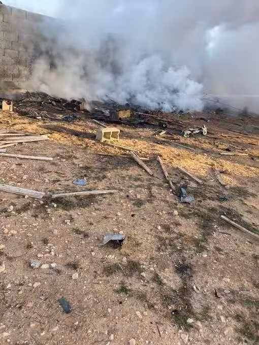 Khẩu pháo laser này được cung cấp bởi nguồn điện, do một động cơ diesel có công suất 220 hp được lắp đặt trên xe bọc thép Cobra; khẩu pháo laser có thể xoay 180° sang trái và phải theo chiều ngang và từ -30° đến 95° theo chiều dọc.