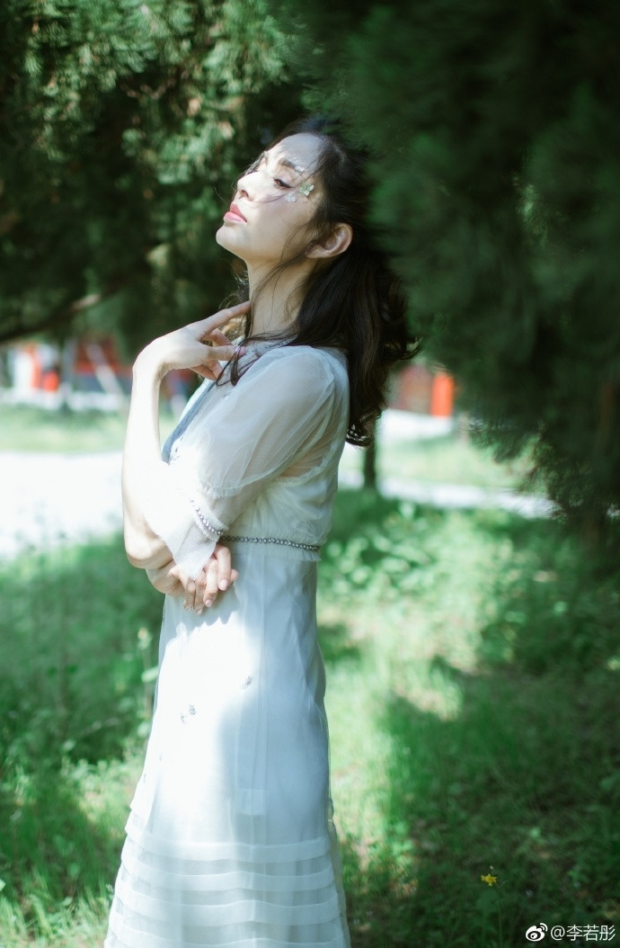 "Bấn loạn” với dung nhan “Tiểu Long Nữ” Lý Nhược Đồng ở tuổi U50 - Hình 5