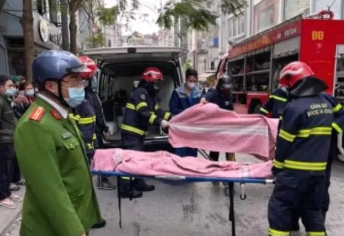 Khoảng 12h45 ngày 4/2/2021, một đám cháy lớn đã bất ngờ bùng phát tại phòng trọ ở ngõ 73 phố Tam Khương, phường Khương Thượng, quận Đống Đa (Hà Nội). Vụ cháy khiến 4 người tử vong, thiêu trụi 3 xe máy cùng nhiều tài sản khác. Nguyên nhân được xác định là do đốt vàng mã cúng ông Công, ông Táo.