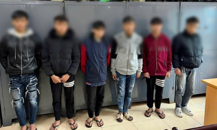 Bắt nhóm đối tượng mang hung khí đi đánh nhau ở Hà Nội Bat nhom doi tuong mang hung khi di danh nhau o Ha Noi