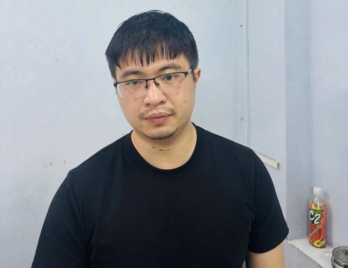 Công an quận Cầu Giấy vừa phối hợp Công an TP Hà Nội triệt phá đường dây Lừa đảo chiếm đoạt tài sản, do Phó Đức Nam (30 tuổi, tức Mr Pips) và Lê Khắc Ngọ (tức Mr Hunter) cầm đầu, điều hành. 