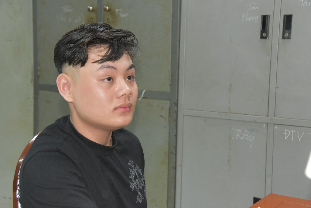 Tien Giang: Thieu no, 2 nam thanh nien ru nhau di cuop tiem vang-Hinh-2