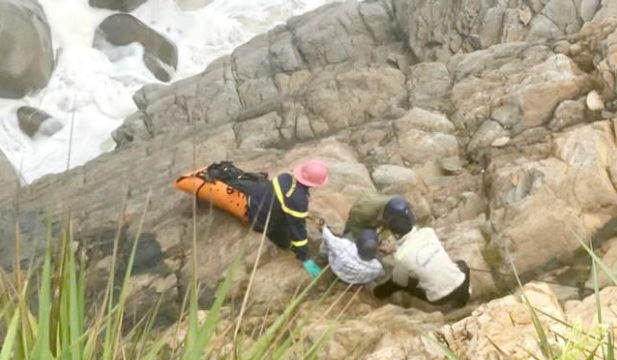 Xuc dong buc thu cua nguoi vo sau khi tim thay thi the chong duoi vuc