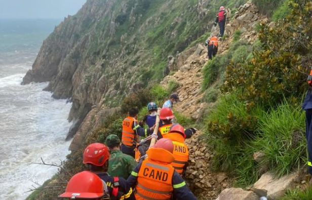 Xuc dong buc thu cua nguoi vo sau khi tim thay thi the chong duoi vuc-Hinh-2