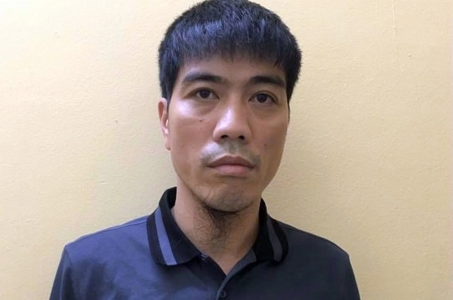 Cuối năm 2019, Thao còn giao du và trở thành một trong 30 đàn em của Nguyễn Việt Dũng (tức Dũng "Ốt", SN 1982, trú quận Cầu Giấy). Dũng được giới giang hồ mệnh danh là ông trùm bảo kê vật liệu xây dựng, bến bãi và cho vay lãi nặng. Đầu tháng 6/2021, Công an Hà Nội bắt giữ Dũng "Ốt" và 6 đàn em khi phá vụ án cho vay lãi nặng và hoạt động tín dụng đen. Đáng chú ý, mở rộng điều tra, cảnh sát làm rõ Dũng cũng có liên quan đến vụ nổ súng trên.