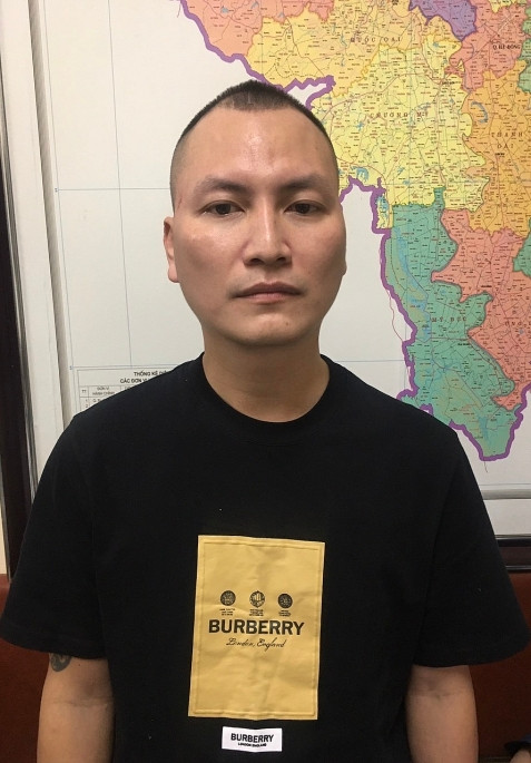 Nhận định Thao có thể về thăm vợ trong dịp Tết Nguyên đán 2022, cảnh sát hình sự đã kiên trì bí mật theo dõi. Đúng như dự đoán, ngày 13/2/2023, khi Thao xuất hiện tại spa trên đường Tôn Đức Thắng, trinh sát lập tức khống chế, bắt giữ Dương Văn Thao. Với loạt các hành vi trên, cuối năm 2023, Dương Văn Thao bị đưa ra xét xử tại TAND Hà Nội. Hai phiên tòa sơ thẩm, TAND Hà Nội đã tuyên phạt Dương Văn Thao tổng cộng 20 năm tù về các tội: "Giết người, Tàng trữ trái phép vũ khí quân dụng và Tổ chức đánh bạc". 