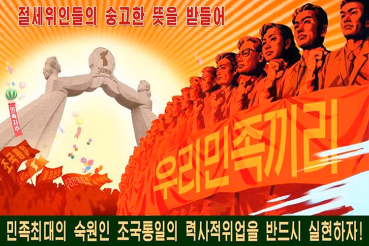 Vì vậy, khi mối quan hệ ngoại giao giữa Triều Tiên và Hàn Quốc, Mỹ tích cực hơn, các thông điệp tuyên truyền cũng sẽ thể hiện như vậy. Tuy nhiên, ở đâu đó người ta vẫn thấy các tấm tranh cổ động ở Triều Tiên nói về nguy cơ xâm lược của Mỹ. Do đó hoàn toàn có cơ sở khi nói rằng Bình Nhưỡng chưa chắc sẽ xuống nước hoàn toàn trong mọi vấn đề mà Washington đưa ra. Nguồn ảnh: uriminzokkiri.