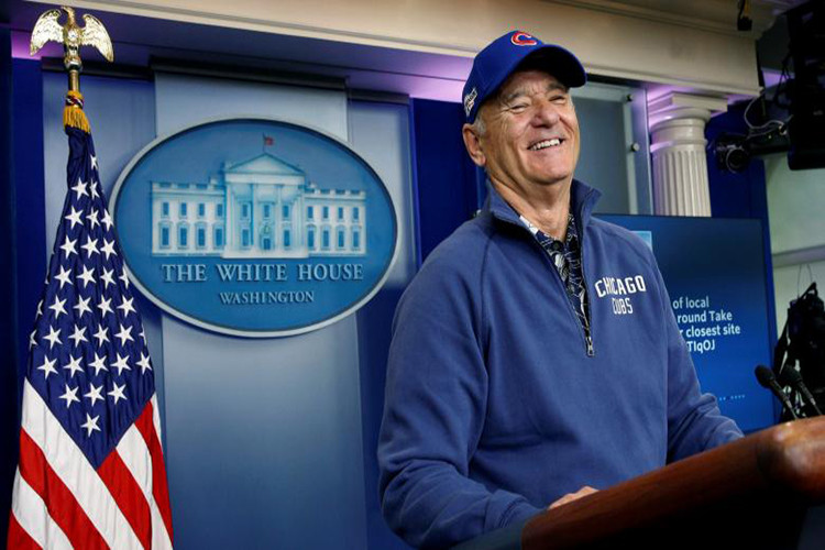 Ngôi sao hạng A của Hollywood Bill Murray trong một chuyến thăm đến Nhà Trắng vào tháng 10/2016, ở thời điểm cuộc đua cho vị trí Tổng thống Mỹ thứ 45 diễn ra căng thẳng nhất. Ảnh: Reuters.