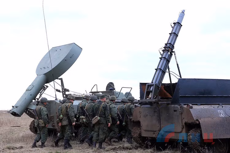 Trong ảnh là hai biến thể UR-77 và UR-83P của lực lượng dân quân miền Đông Ukraine. Nguồn ảnh: donetsksite.