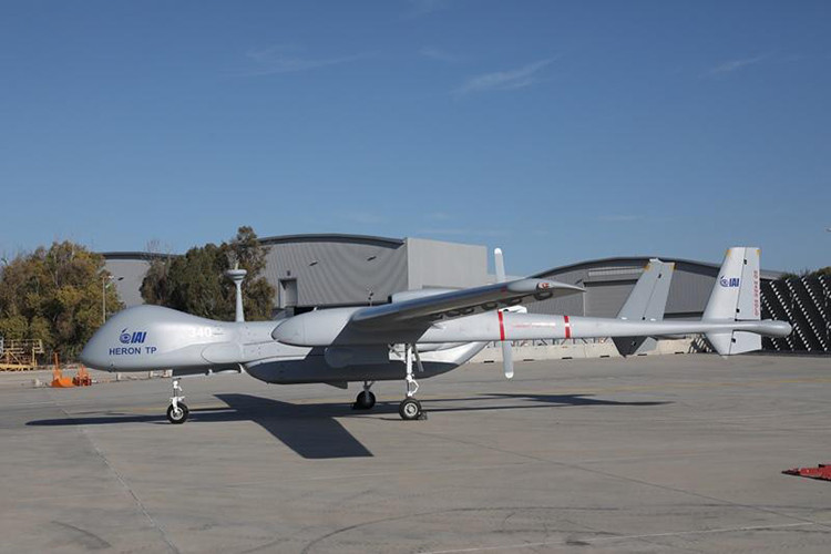 Ở thời điểm hiện tại ngoài Israel còn nhiều quốc gia khác trên thế giới sở hữu Heron TP như Đức, Singapore, Hàn Quốc hay Ấn Độ... Bản thân Việt Nam hiện nay cũng đang sử dụng một dòng UAV cho Israel chế tạo là Orbiter một trong những thành phần chiến đấu của tổ hợp pháo phản lực dẫn đường EXTRA với nhiệm vụ chấm tọa độ chỉ điểm phần tử bắn. Nguồn ảnh: Nguồn ảnh: israeldefense.