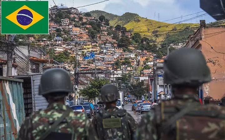 Thứ 17: Brazil - Ngân sách quốc phòng: 24,5 tỷ USD: Tổng số quân nhân: 1.987.000; Tổng số máy bay chiến đấu: 697; Xe tăng: 469; Xe chiến đấu thiết giáp: 1.707; Tàu hải quân: 110; Tàu khu trục: 0; Tàu ngầm: 5; Chỉ số sức mạnh: 0,3654.